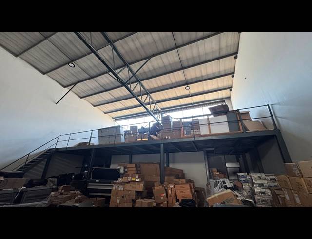 500M² WAREHOUSE TO LET IN LINBRO PARK
